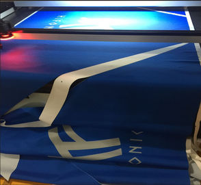 a cama do corte do laser 100W veste a máquina de corte do laser para a indústria de vestuário